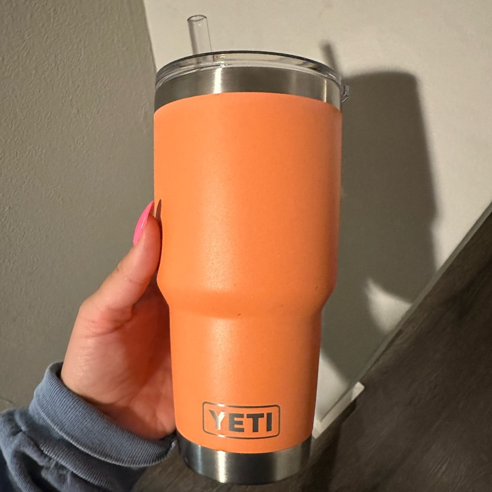 YETI Rambler -coral 30 oz